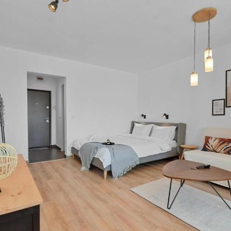 Serene Retreat - Beautifully Designed Studio Bukares Bagian luar foto