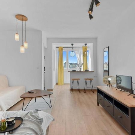 Serene Retreat - Beautifully Designed Studio Bukares Bagian luar foto